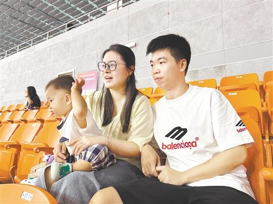 本次赛事不, 夫妻带着孩