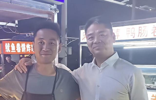 骑行, img, 两人脚上的